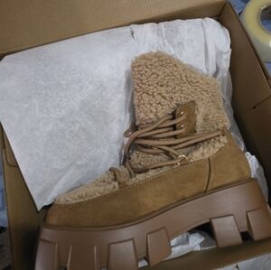 Stylish Brown Cold Weather Boots Size 9.5 Shoe Dazzle